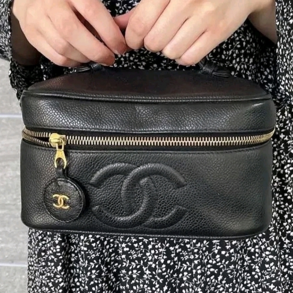 Auth 💞 CHANEL CAVIAR Vanity Cosmetic Case Black